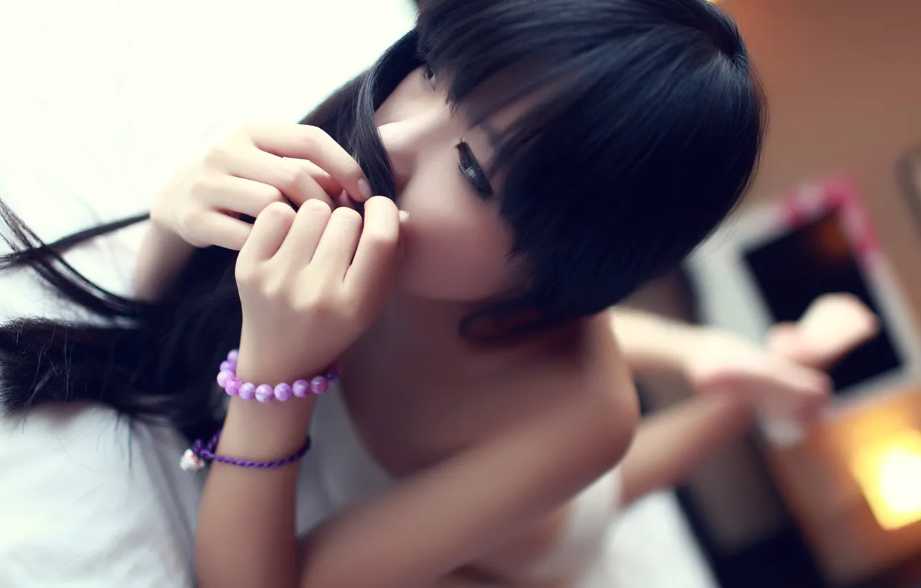 Photo wallpaper look, bed, focus, Asian