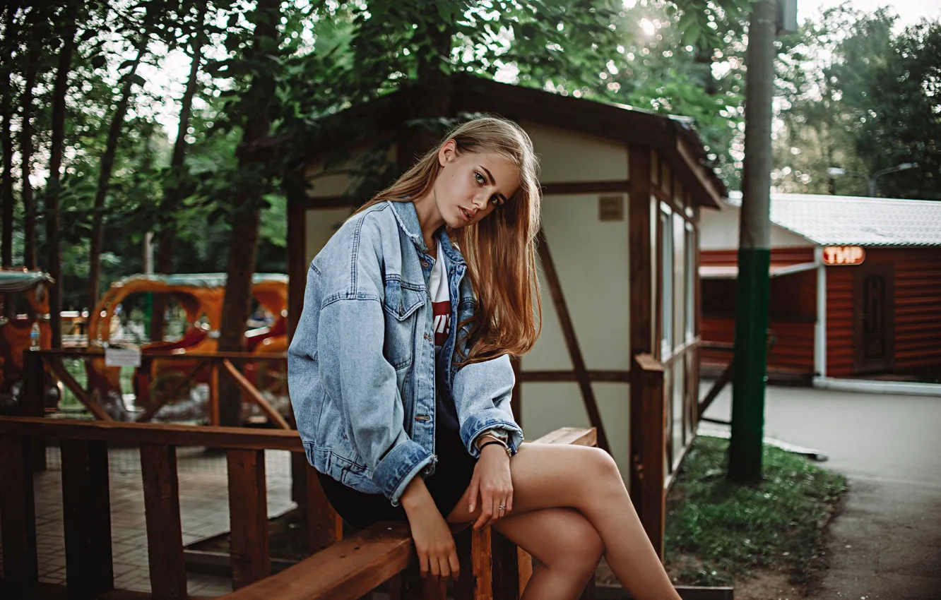 Photo wallpaper look, girl, hair, t-shirt, legs, sitting, dzhinsovka, Sasha Rusko
