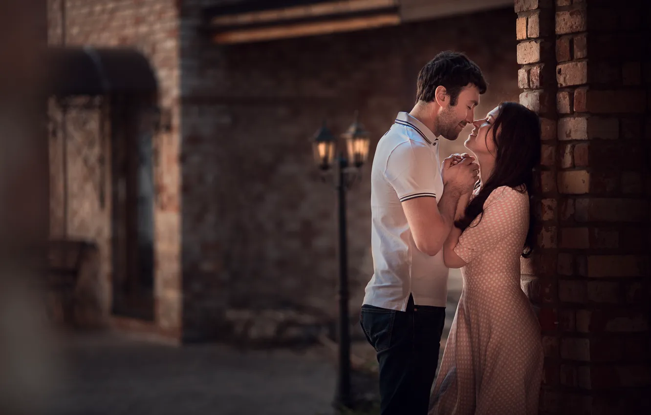 Photo wallpaper girl, love, romance, people, building, lights, pair, guy