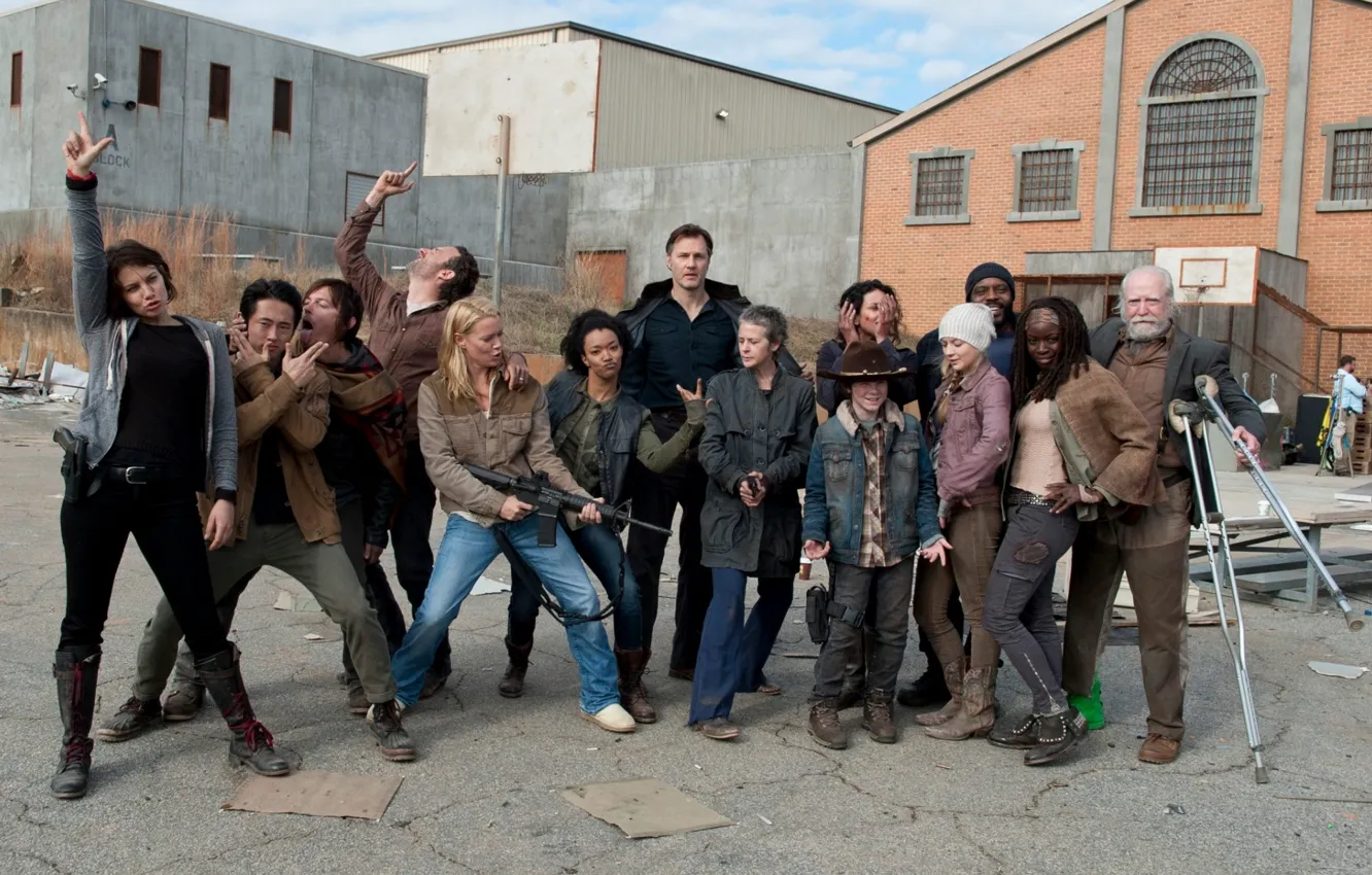 Photo wallpaper zombies, Maggie, zombie, the series, Sasha, characters, prison, serial