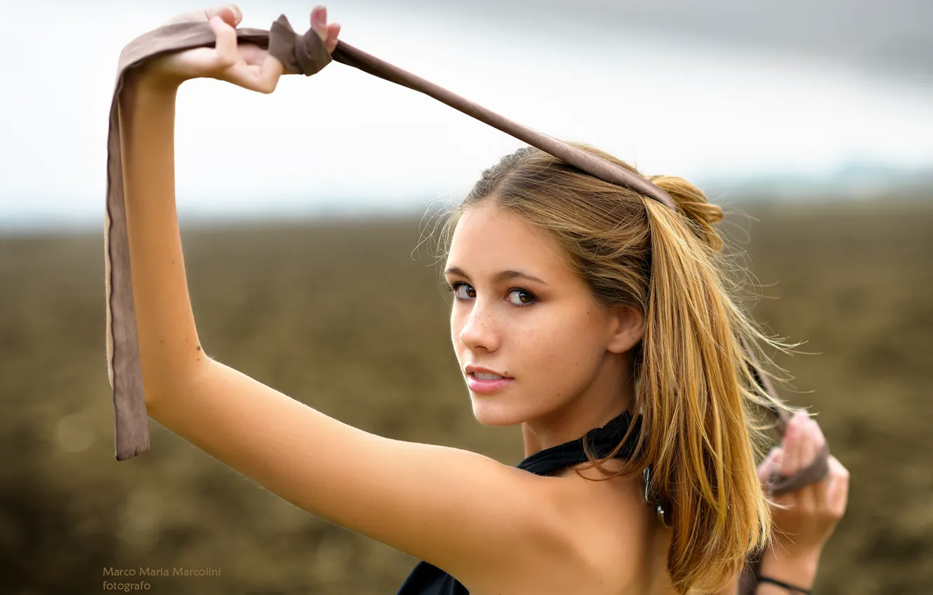Photo wallpaper portrait, positive, gesture, beautiful girl, bokeh, Marco Maria Marcolini