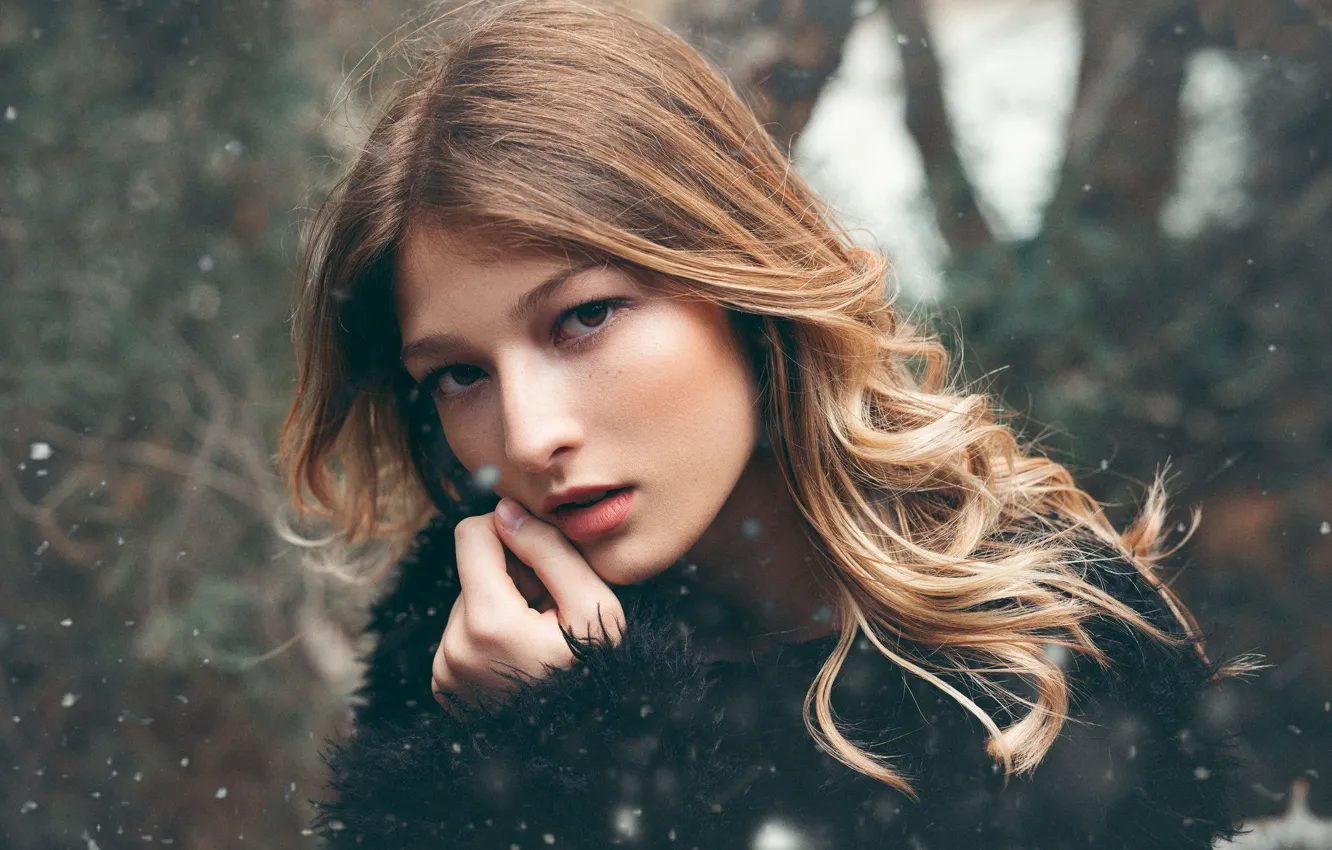 Photo wallpaper girl, portrait, Marina Rodrigo