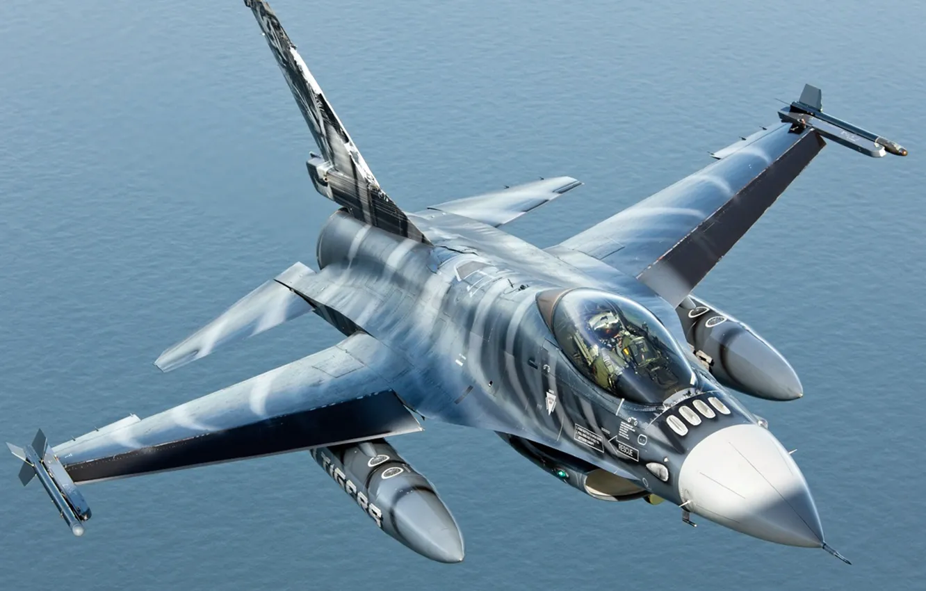 Photo wallpaper 2010, General Dynamics (SABCA) F-16AM Fighting Falcon (401), In Flight over Netherlands, October