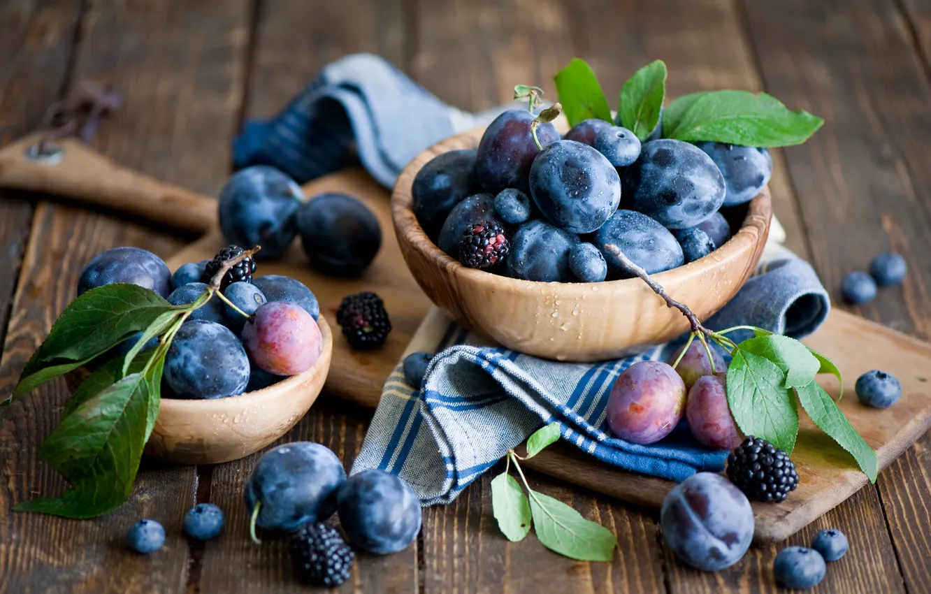 Photo wallpaper plum, BlackBerry, blueberries