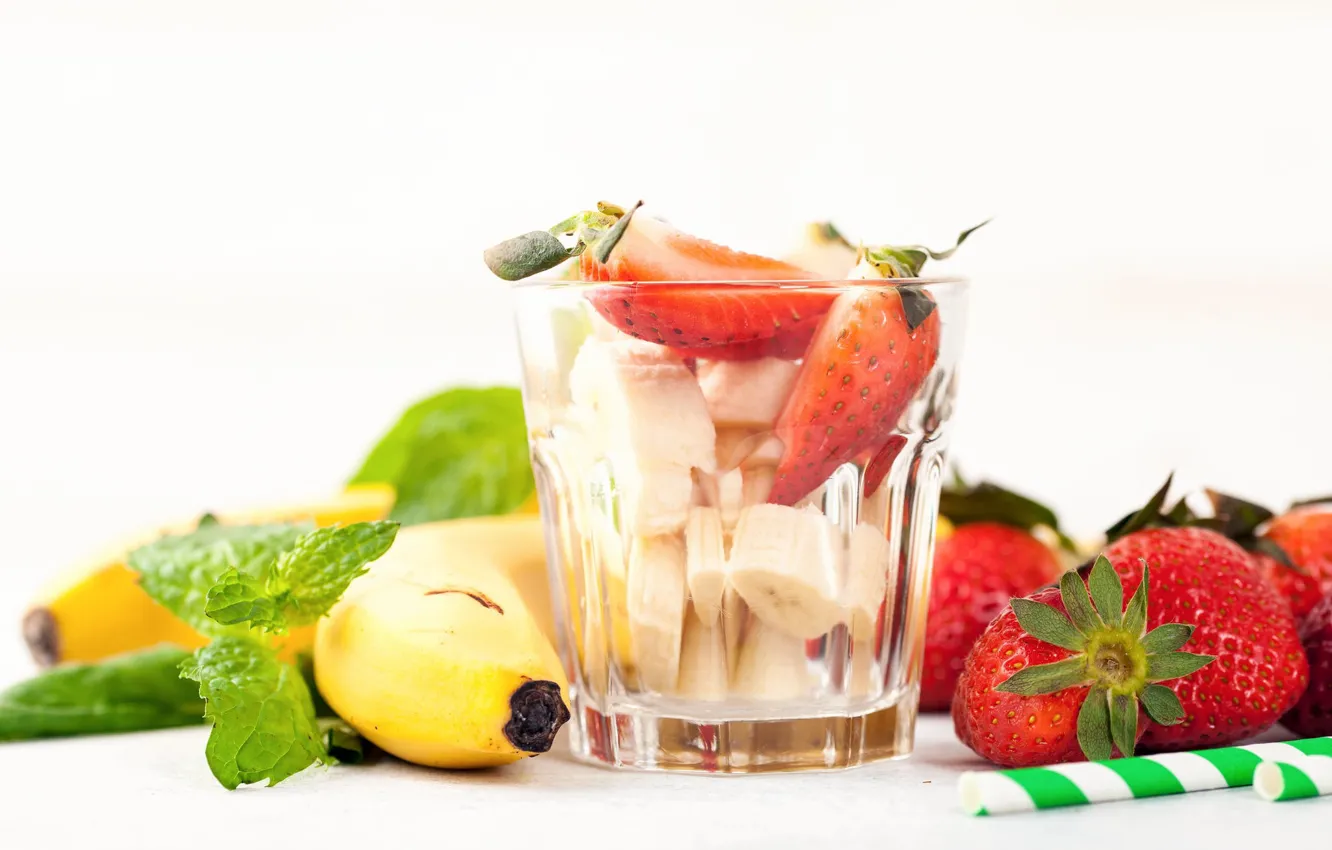 Photo wallpaper glass, strawberry, bananas, mint