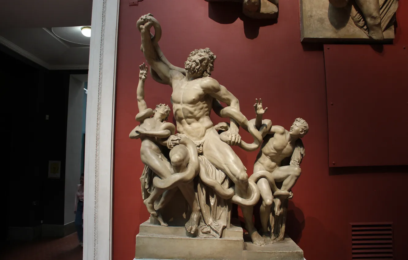 Photo wallpaper snake, Moscow, male, statue, sculpture, guy, copy, The Pushkin State Museum