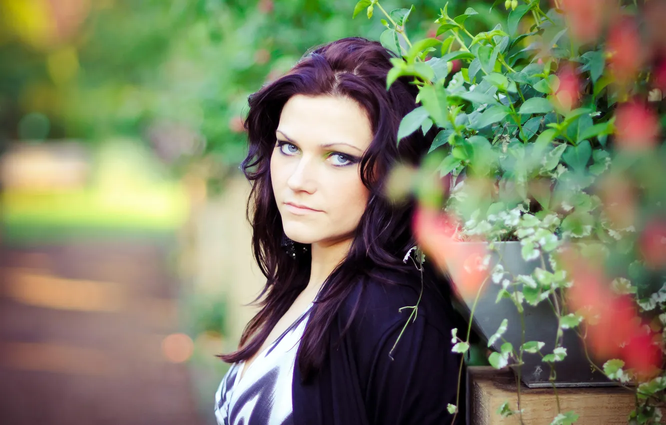 Photo wallpaper greens, look, flowers, face, portrait, brunette