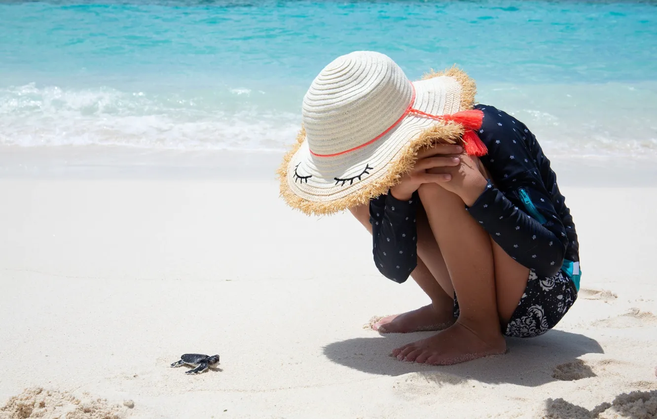 Photo wallpaper sand, positive, curiosity, bug, sand, little girl, little girl, positive