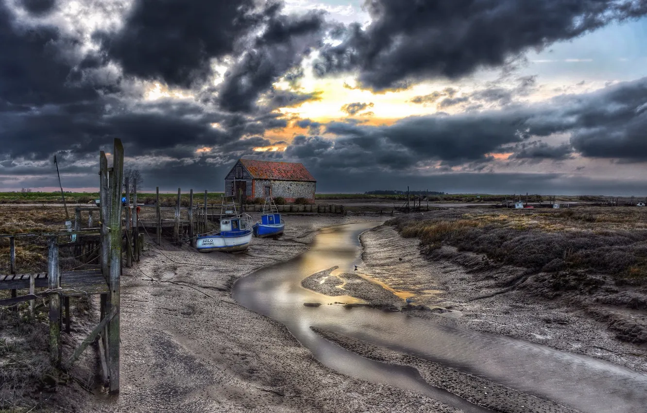 Photo wallpaper landscape, coast, clouds, boats, boat, barn, Thornham in Norfolk