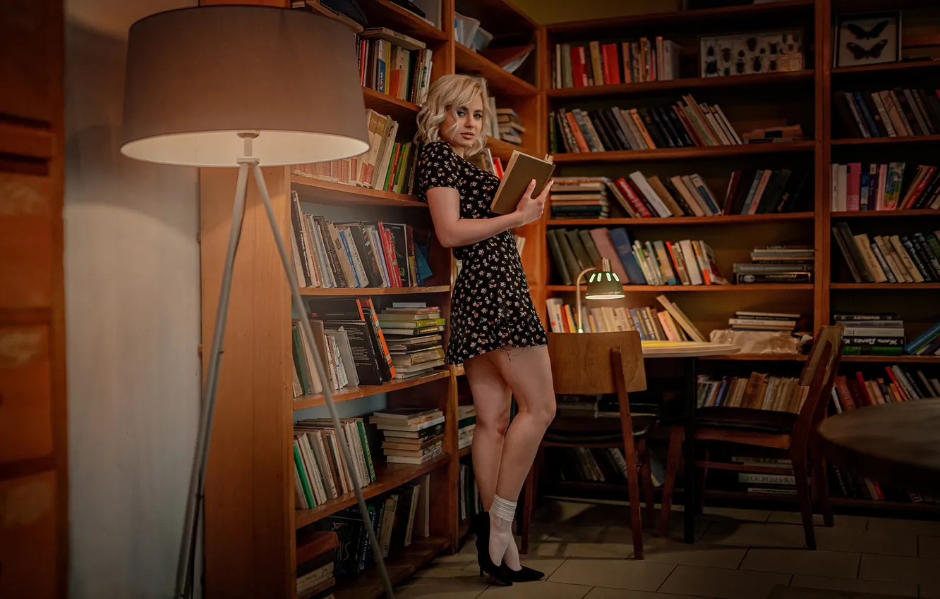 Photo wallpaper girl, figure, legs, model, chair, women, blonde, lamp