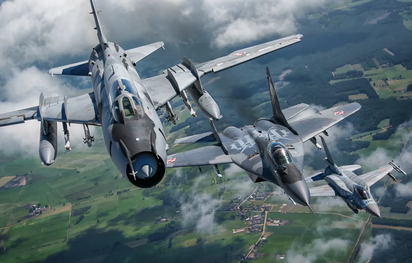 Photo wallpaper F-16, The MiG-29, Fighter-bomber, F-16 Fighting Falcon, Su-22, Sukhoi Su-22M4, Polish air force, Su-22M4
