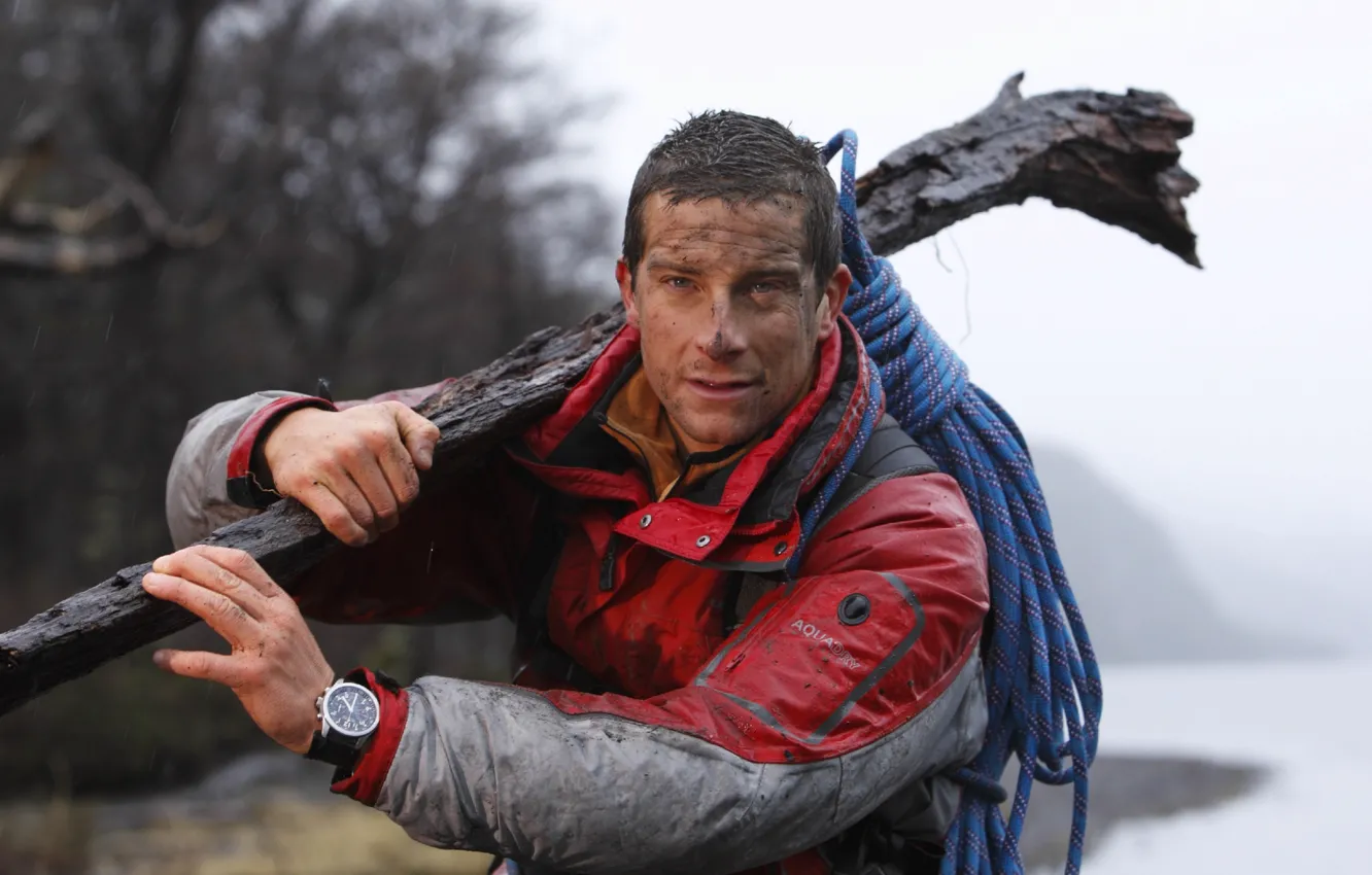 Photo wallpaper dirty, man, log, rope, Bear Grylls, Ultimate Survival, Bear Grylls, To survive at any cost