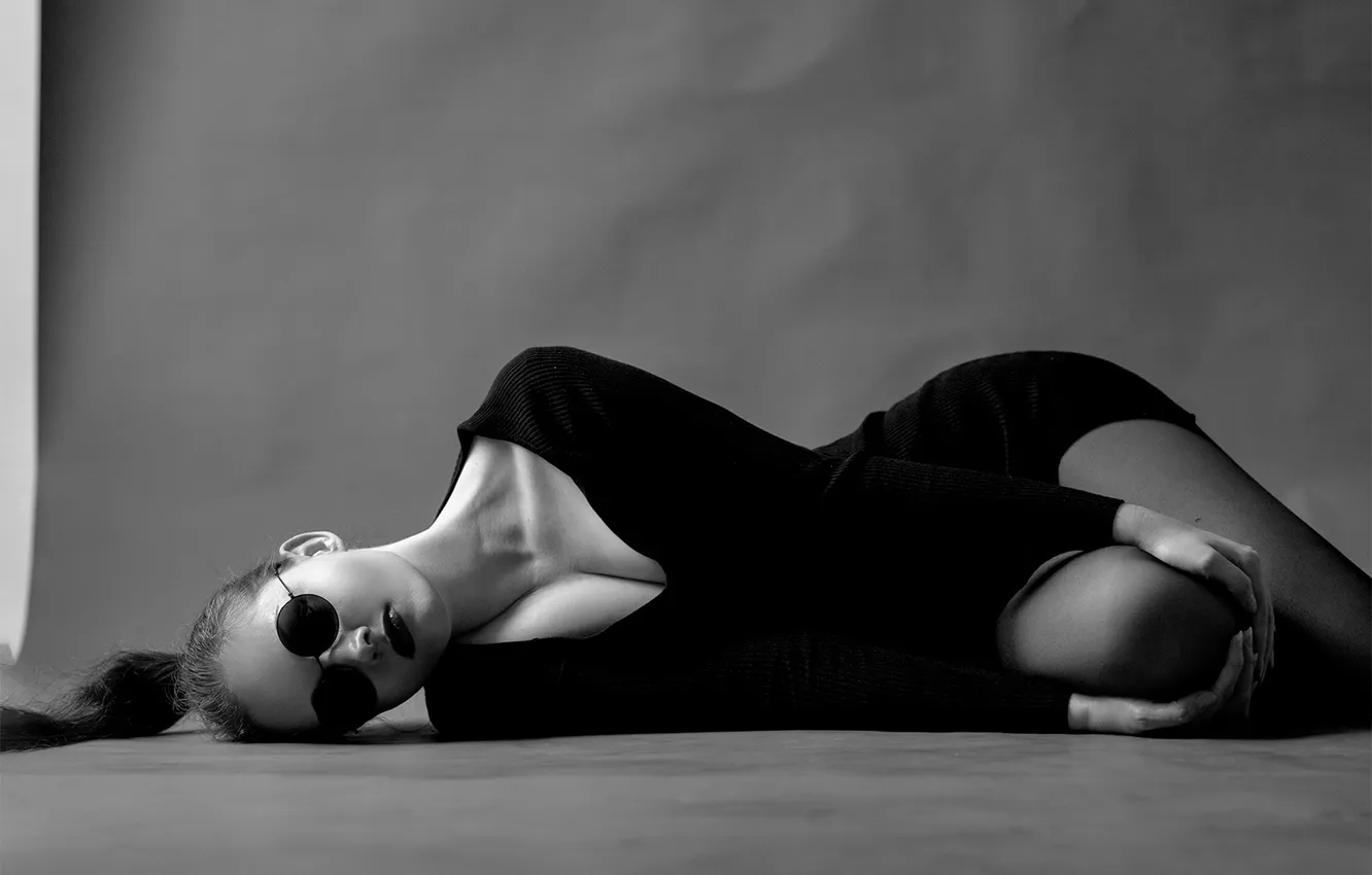 Photo wallpaper girl, dress, monochrome, model, brunette, hips, on the floor, women with glasses