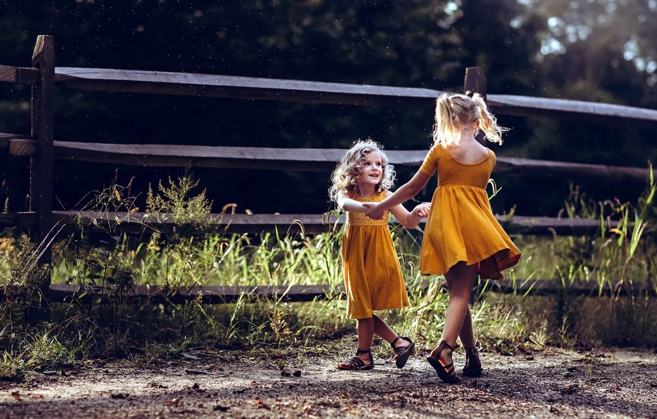Photo wallpaper girl, plays, sisters