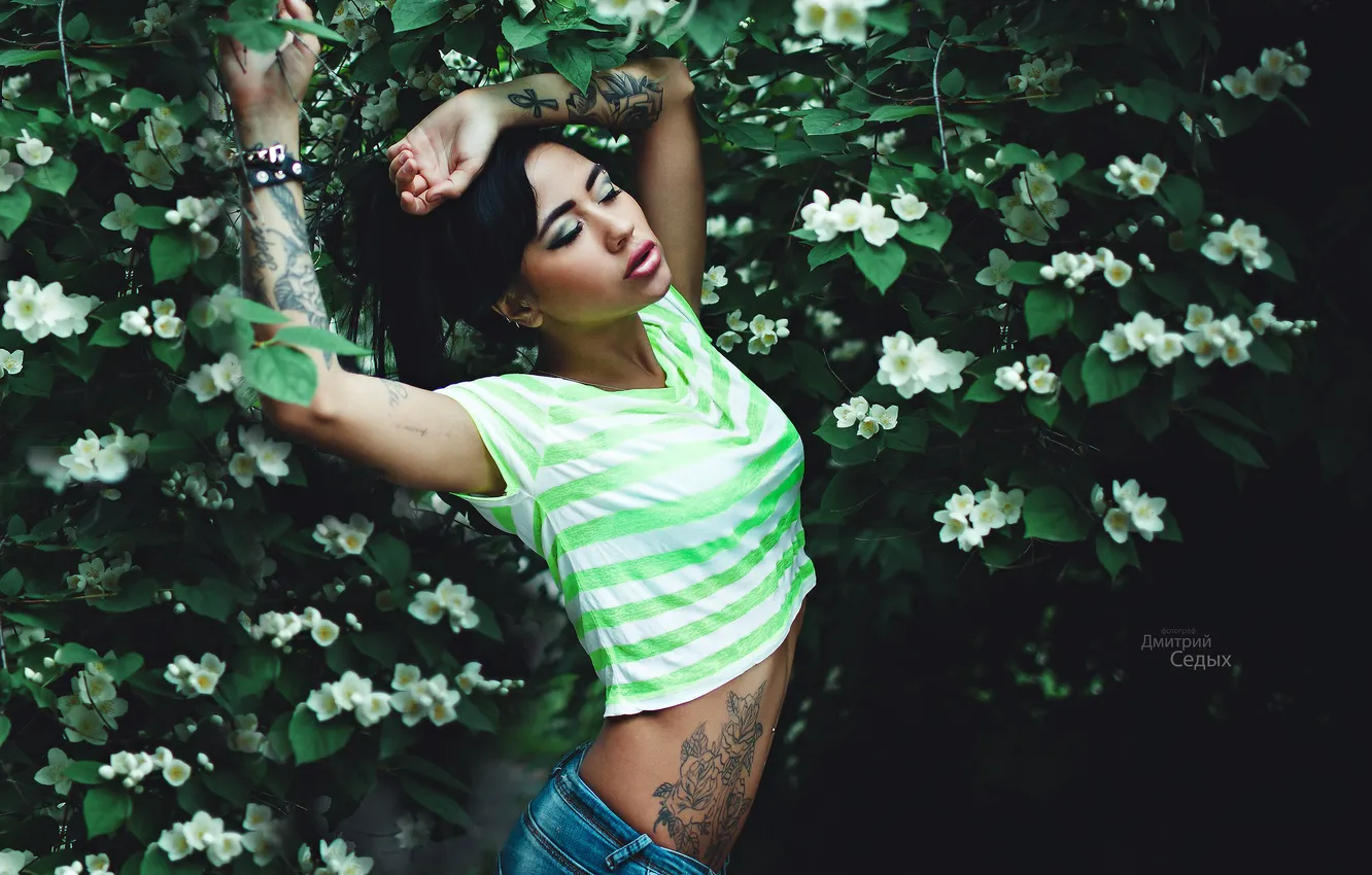 Photo wallpaper flowers, sexy, pose, model, jeans, makeup, Mike, figure