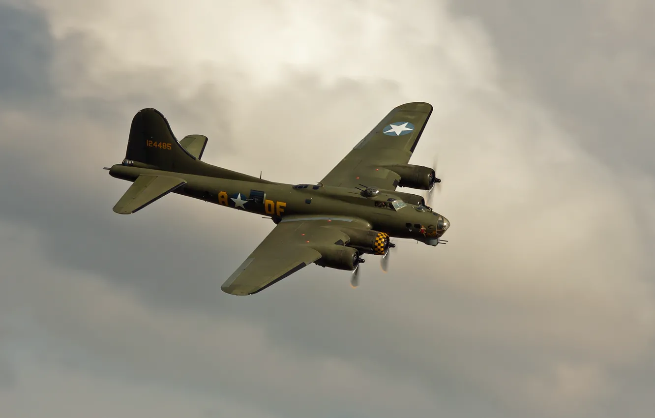 Photo wallpaper bomber, four-engine, heavy, Flying Fortress, The "flying fortress", Boeing B-17