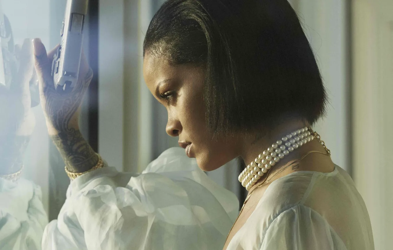 Photo wallpaper gun, profile, singer, Rihanna