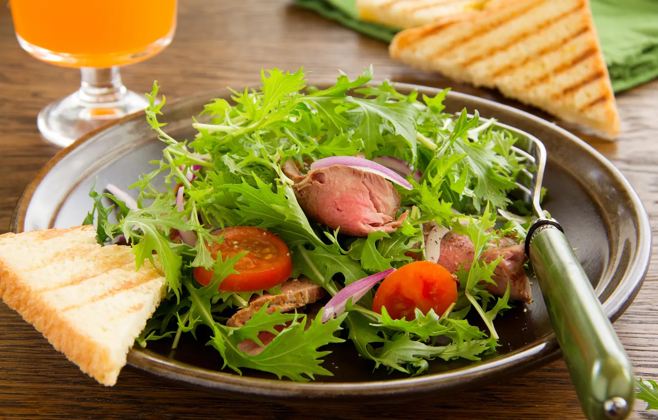 Photo wallpaper appetizer, Salad with fried beef and tomatoes, easy dish