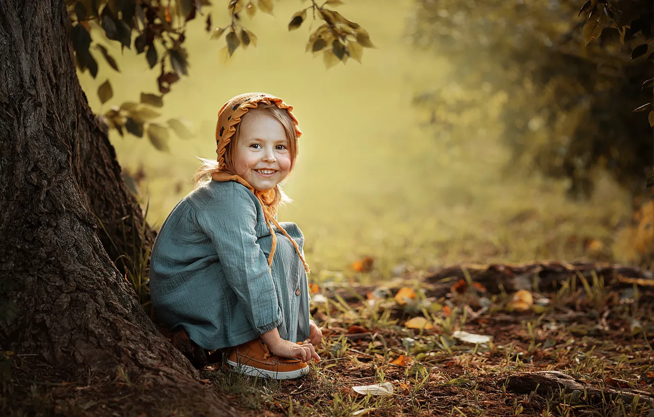 Photo wallpaper joy, nature, tree, laughter, dress, girl, trunk, child