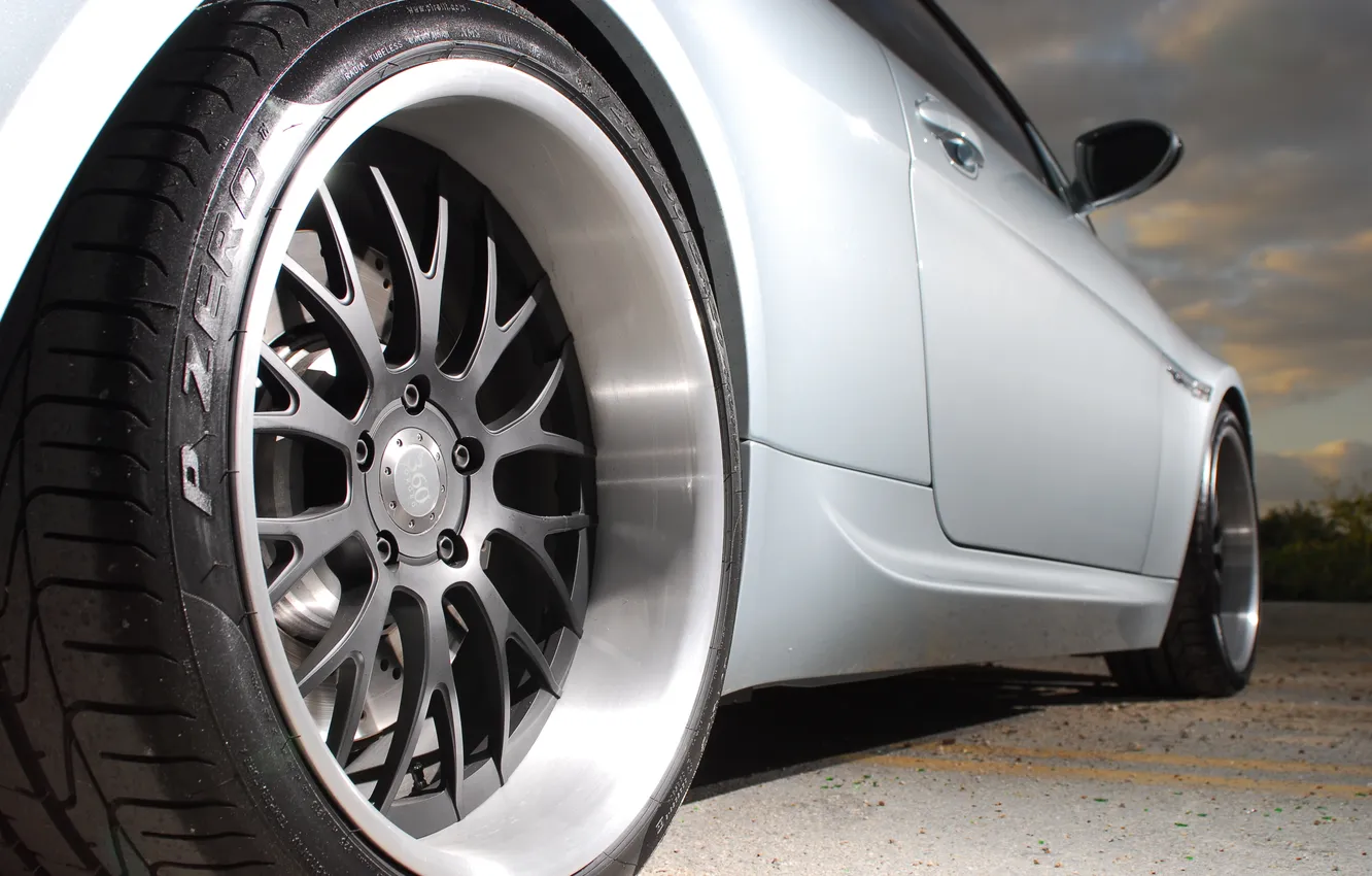 Photo wallpaper wheel, drives, rubber