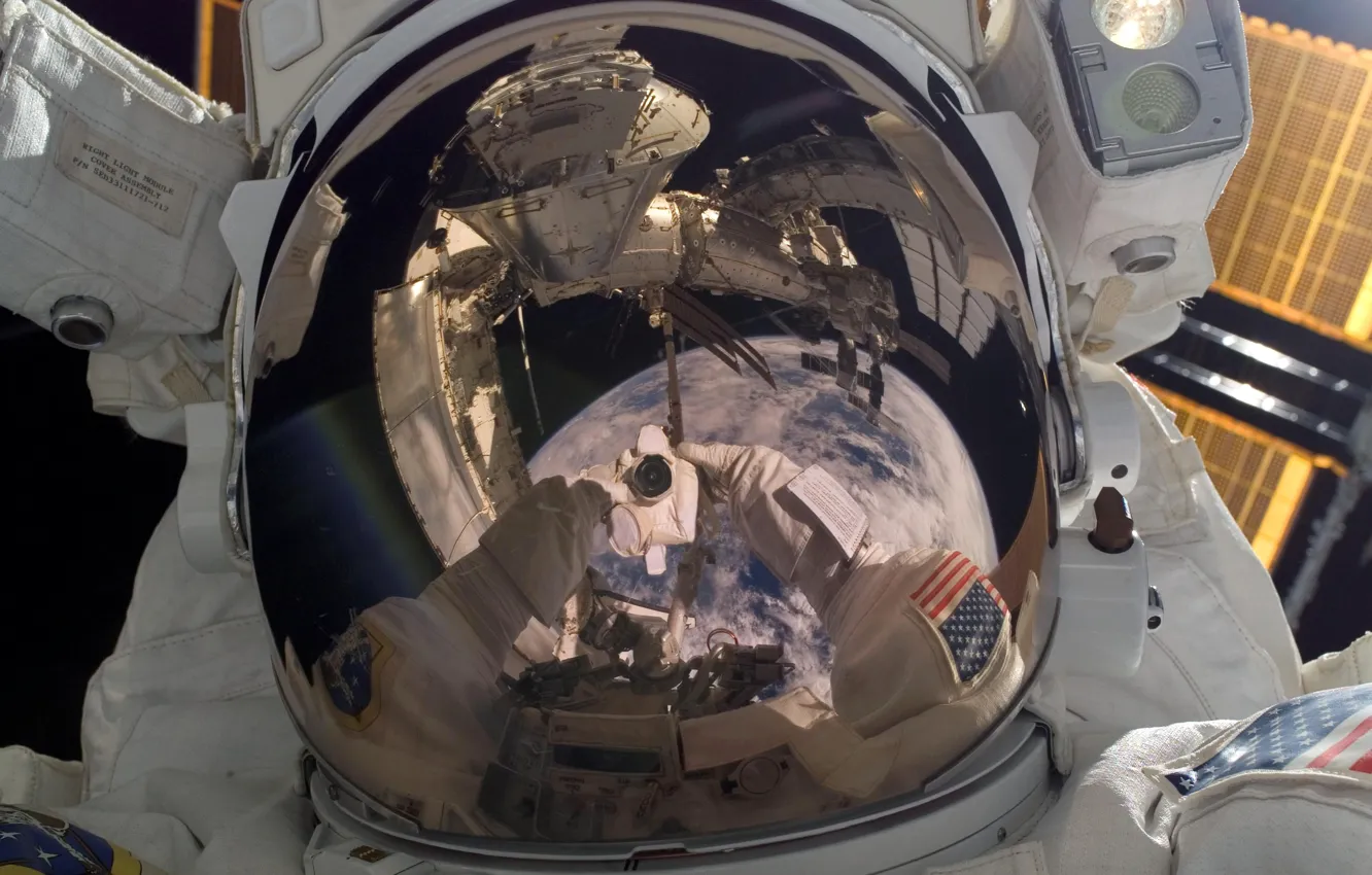 Photo wallpaper reflection, USA, ISS, astronaut, NASA, Robert Behnken
