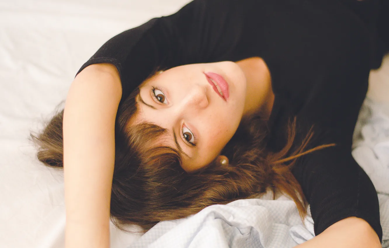 Photo wallpaper girl, pose, lies, bangs