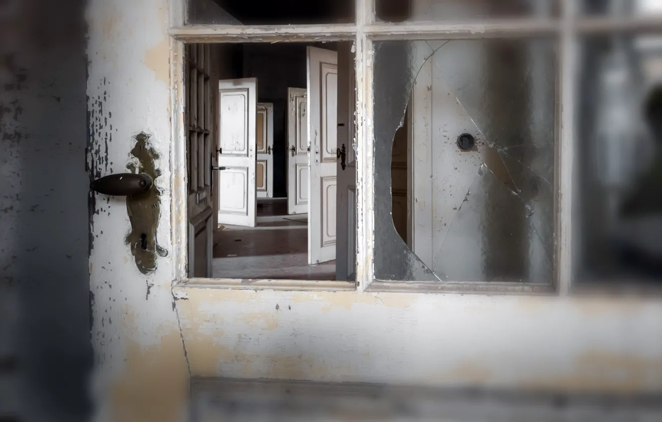 Photo wallpaper the door, corridor, naturalism