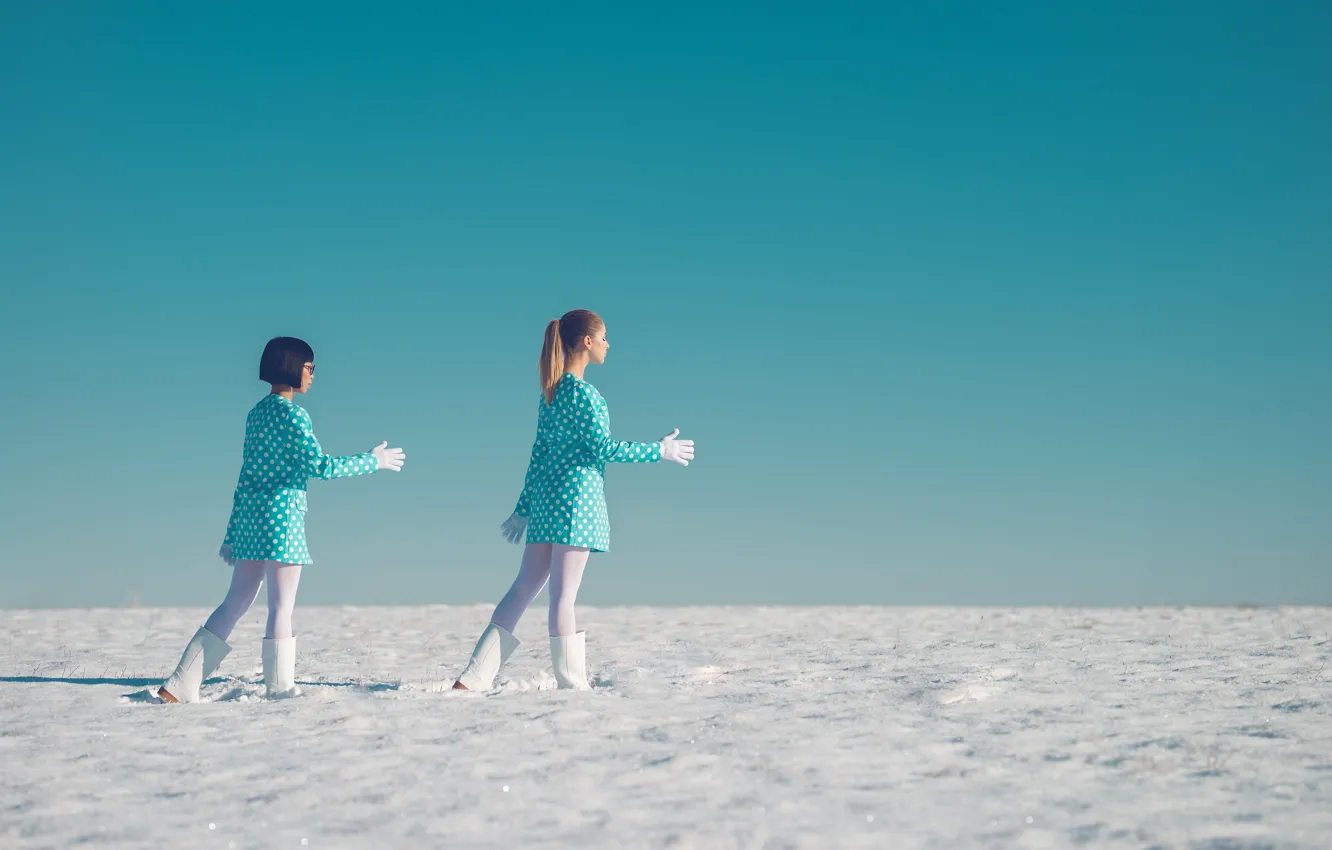 Photo wallpaper snow, dance, two girls