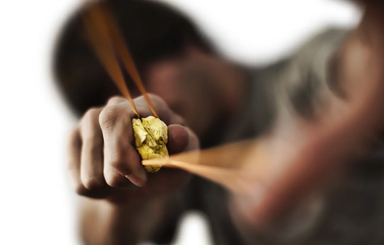 Photo wallpaper macro, hands, slingshot, LUMP
