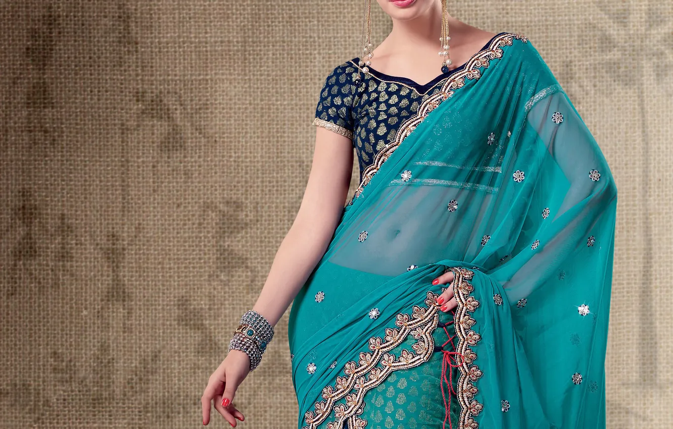 Photo wallpaper girl, model, India, actress, bracelet, embroidery, traditional clothing, manicure