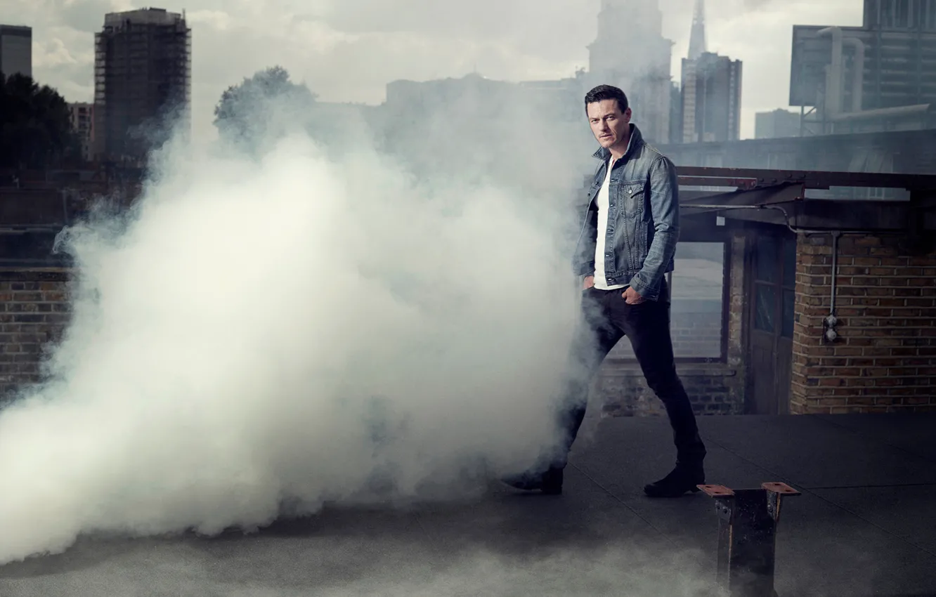 Photo wallpaper photoshoot, Luke Evans, Luke Evans, September 2014, Men's Health