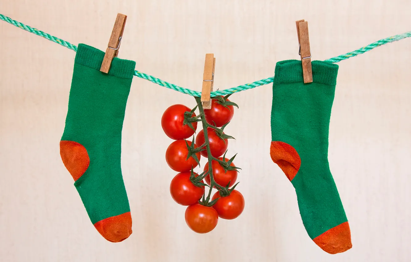 Photo wallpaper socks, tomatoes, clothespins