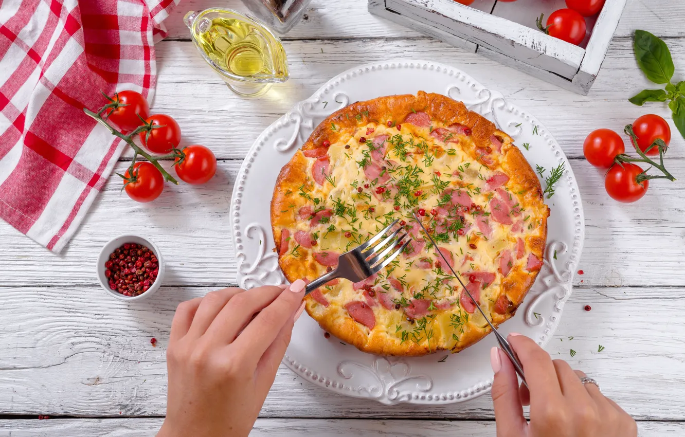 Photo wallpaper oil, sausage, eggs, pepper, tomatoes, Frittata