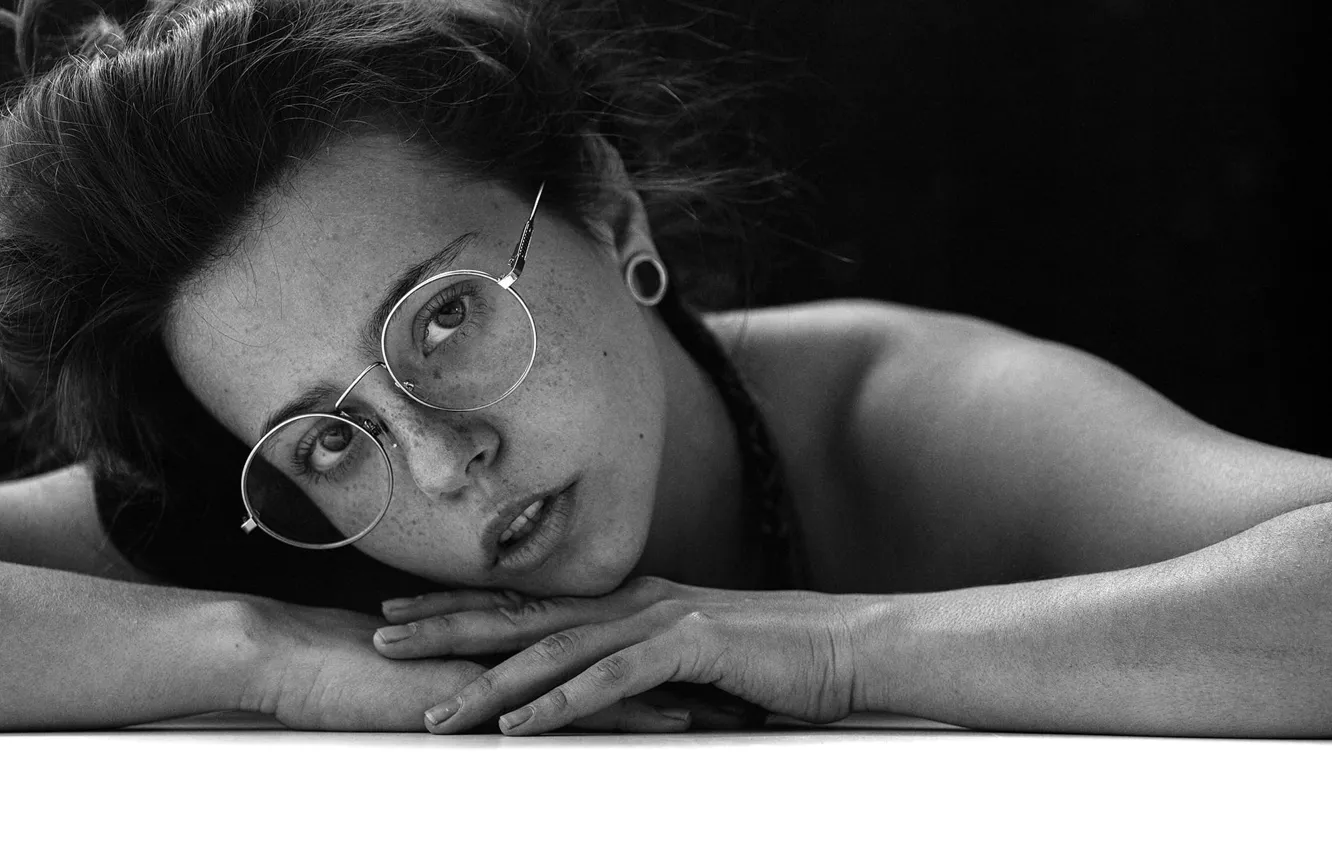 Photo wallpaper look, girl, b/W, glasses, black and white, monochrome, Alexei Trifonov, Alexey Trifonov