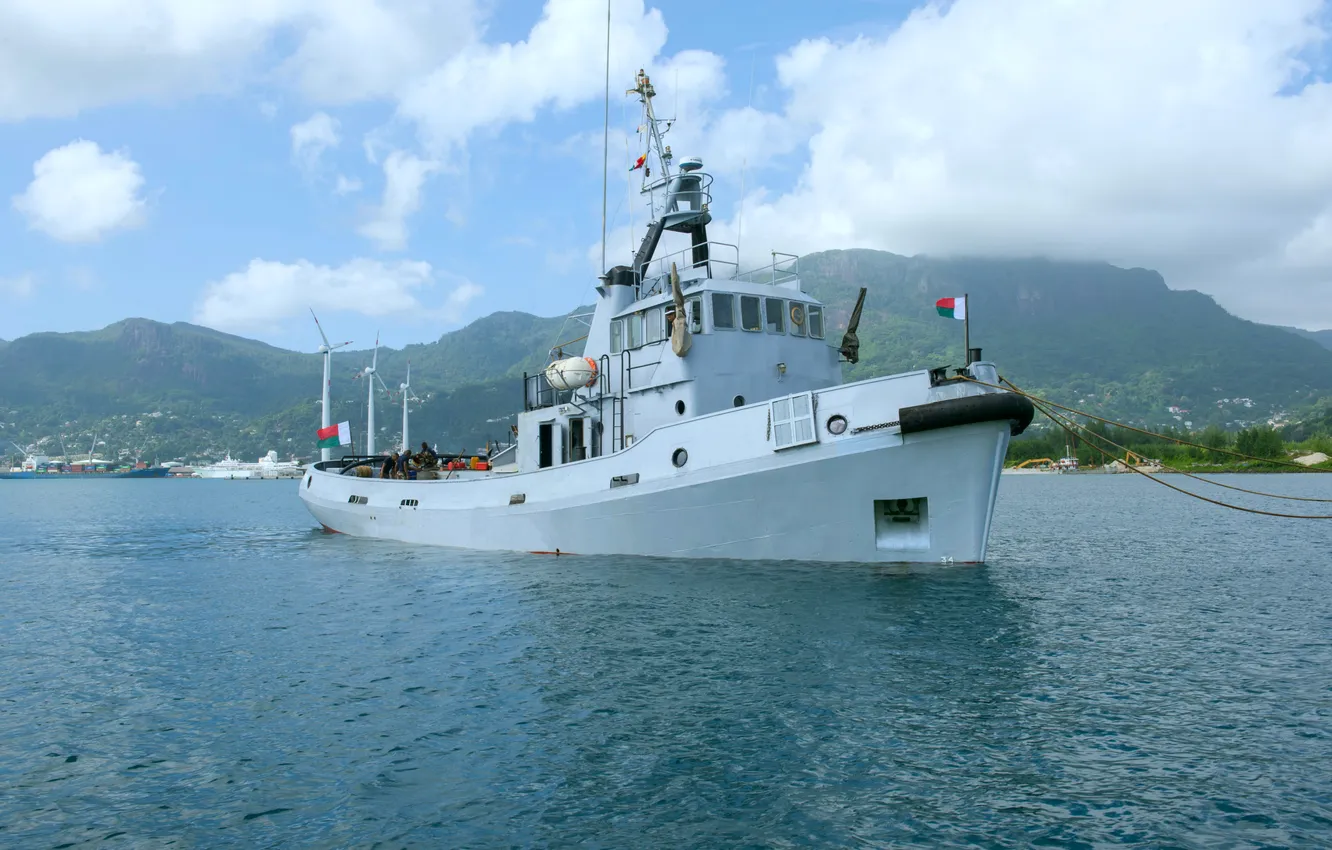 Photo wallpaper tug, lifeguard, Madagascar