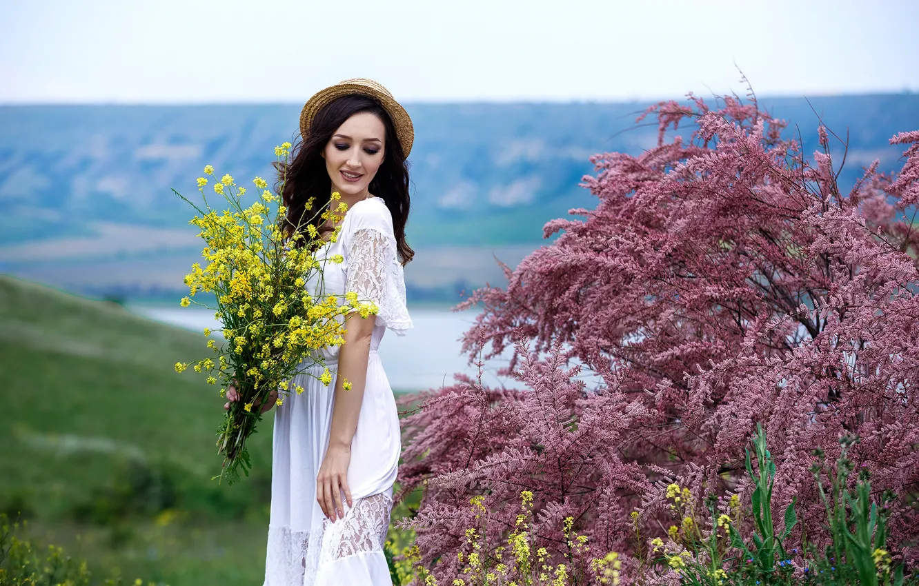 Photo wallpaper flowers, pose, model, portrait, bouquet, hat, makeup, dress