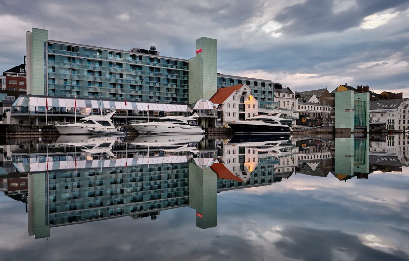 Photo wallpaper reflection, boats, Norway, the hotel, Haugesund