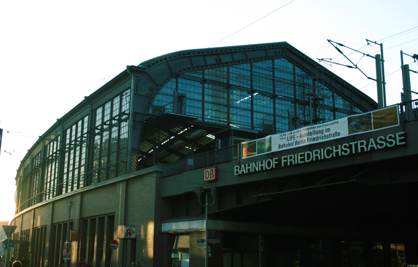 Photo wallpaper the city, street, station, Frederick street