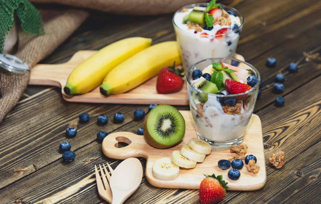 Photo wallpaper berries, Board, kiwi, strawberry, spoon, bananas, glasses, fruit