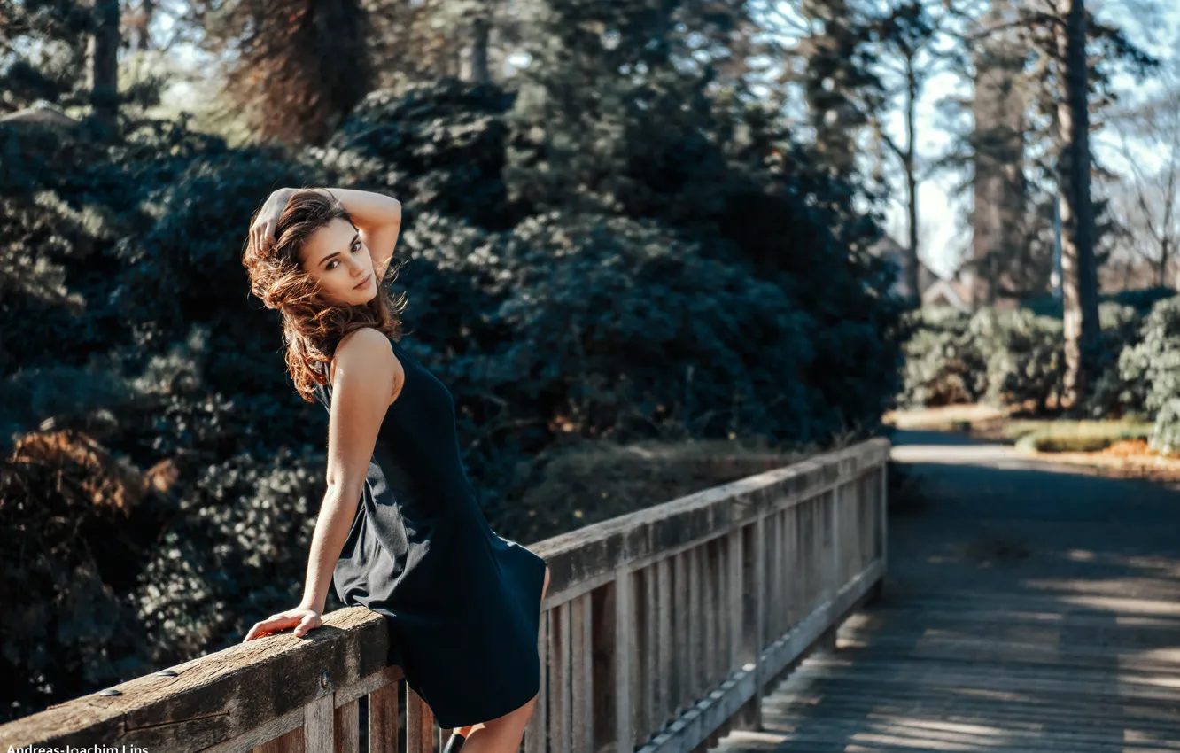 Photo wallpaper look, girl, the sun, bridge, pose, Park, portrait, makeup