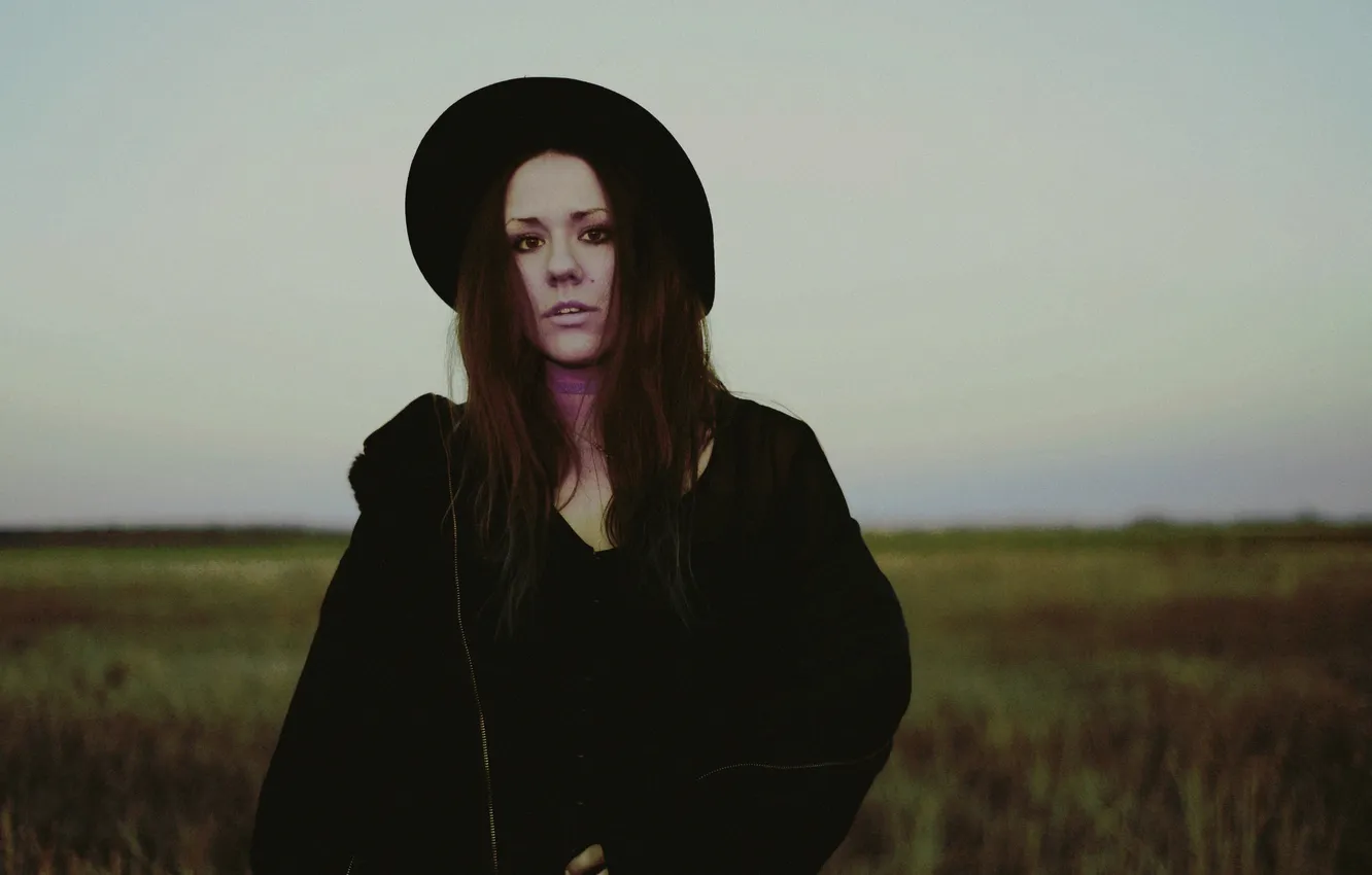 Photo wallpaper girl, field, hat, lips, necklaces, rainy, direct gaze