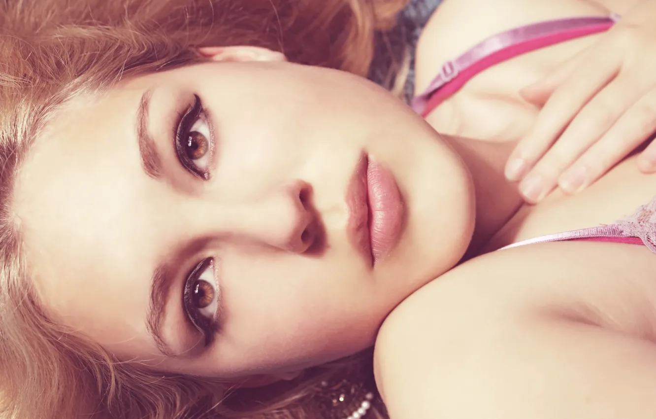 Photo wallpaper eyes, look, girl, face, arrows, hair, earrings, hands