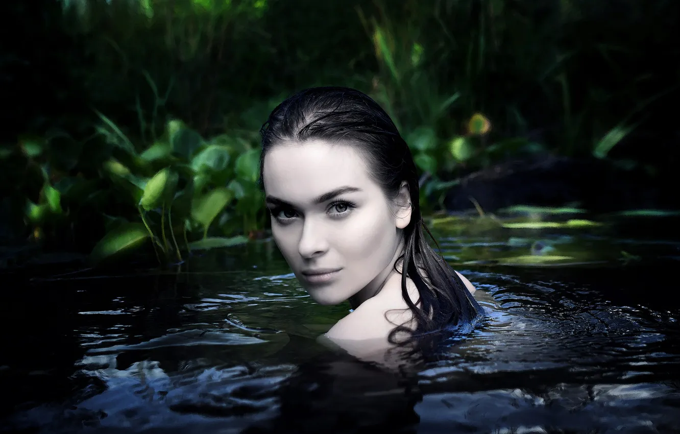 Photo wallpaper look, girl, face, brunette, in the water, Bathers