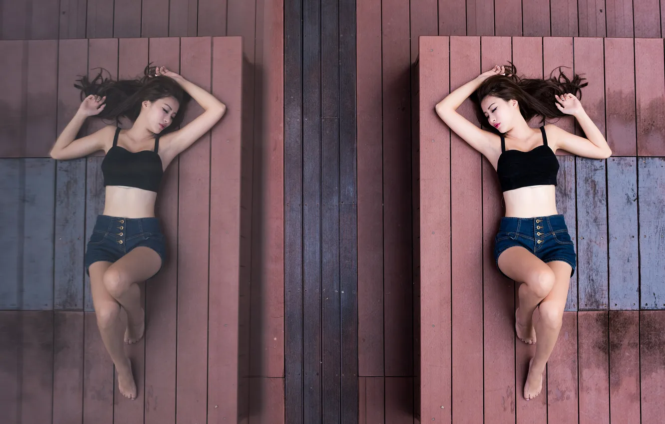 Photo wallpaper girl, face, reflection, shorts, figure, lies, legs