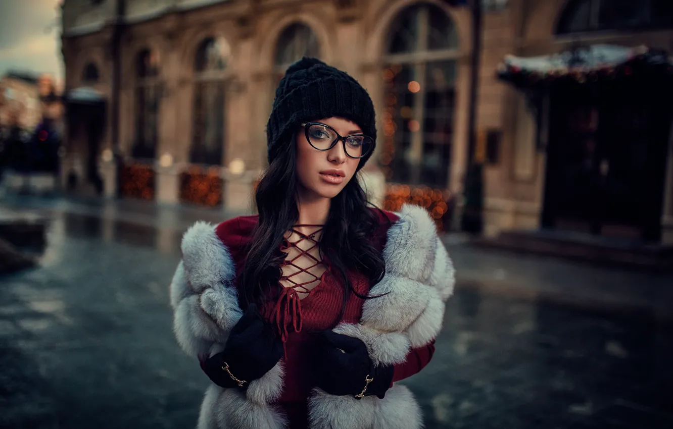 Photo wallpaper street, hat, brunette, glasses, gloves, fur, Hakan Erenler, Nastya Salosina