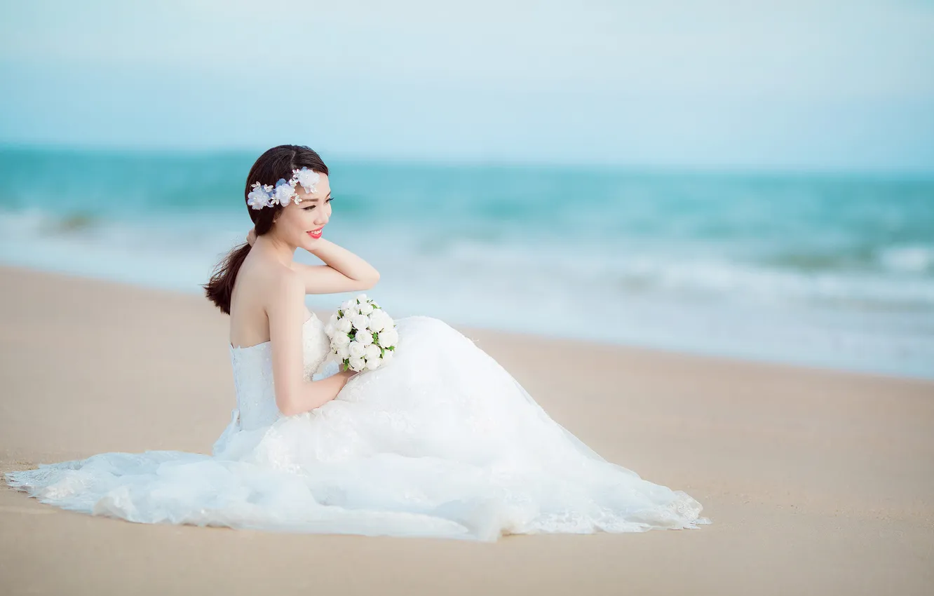 Photo wallpaper sand, sea, wave, beach, smile, bouquet, lips, the bride