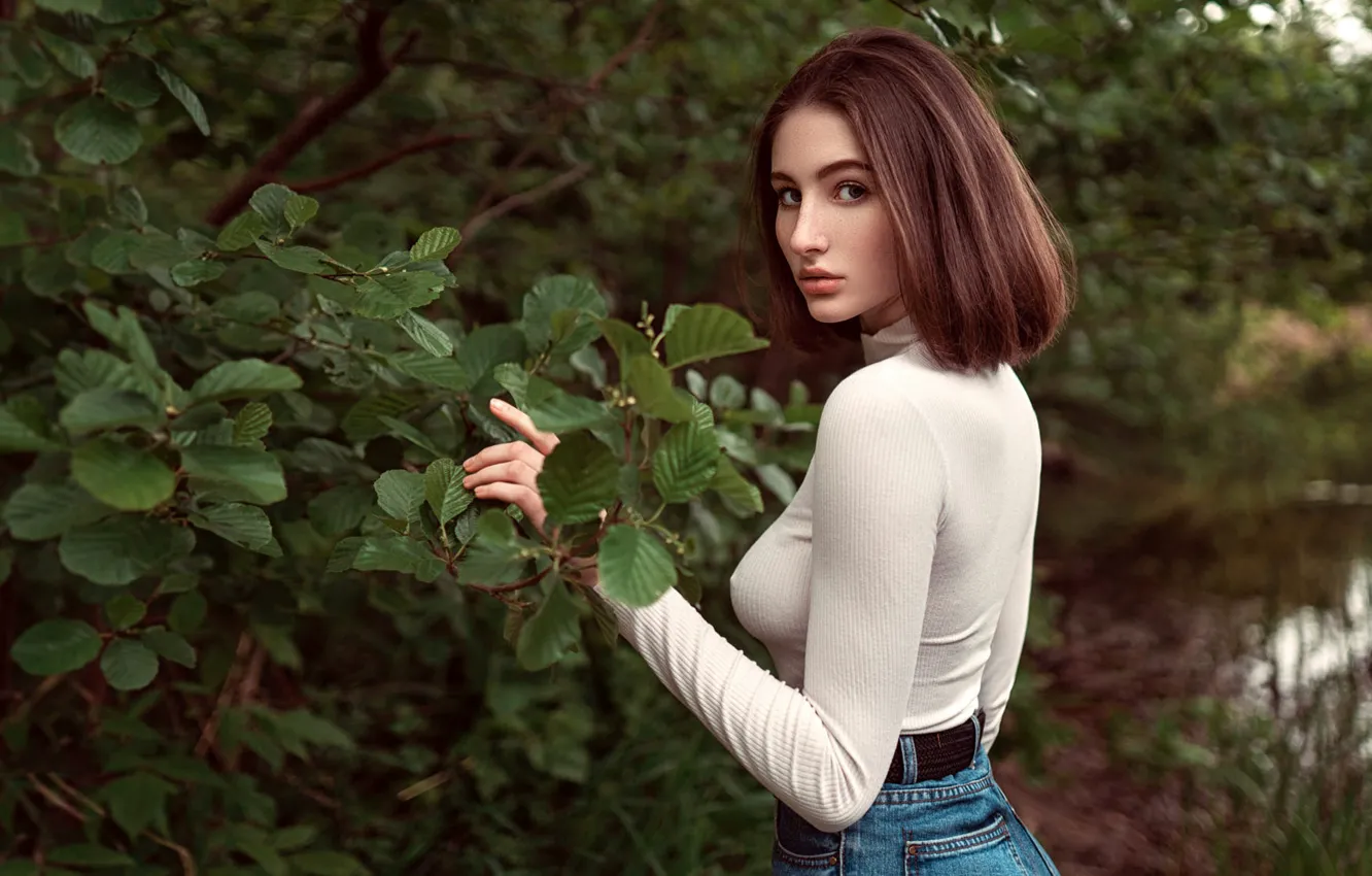 Photo wallpaper look, leaves, trees, branches, model, portrait, jeans, makeup