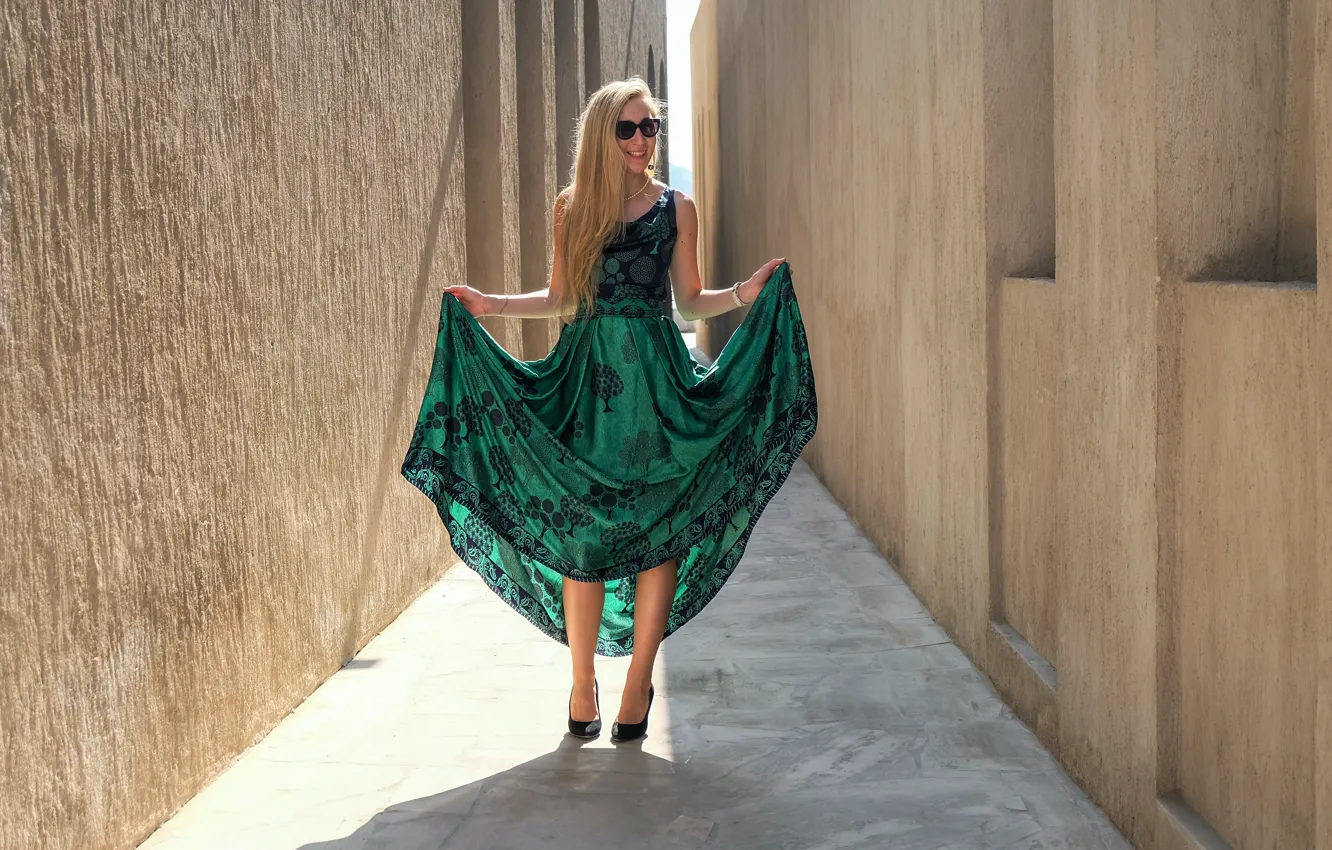 Photo wallpaper smile, wall, positive, smile, walls, old town, Old Town, positive