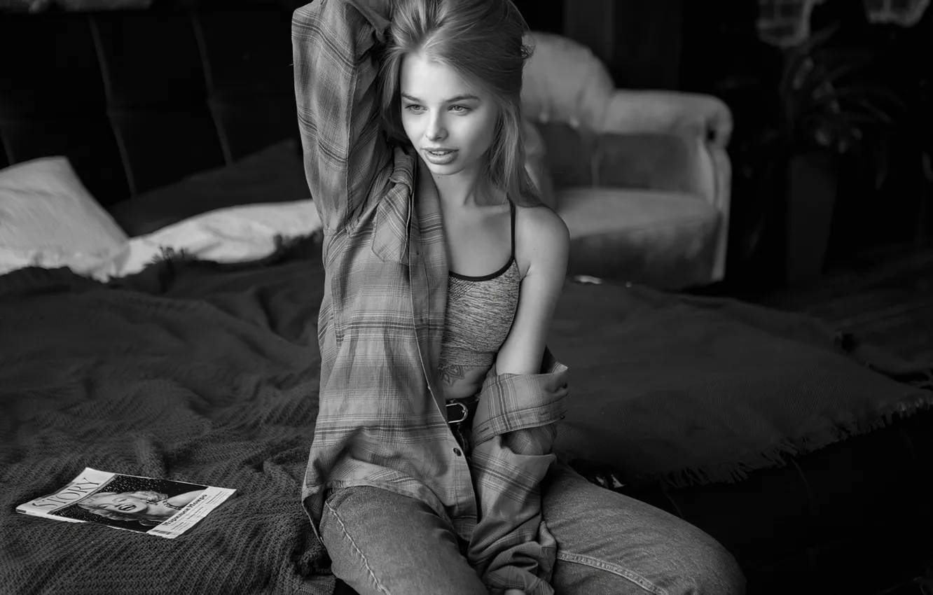 Photo wallpaper monochrome, model, tattoo, women, jeans, blonde, bed, sitting
