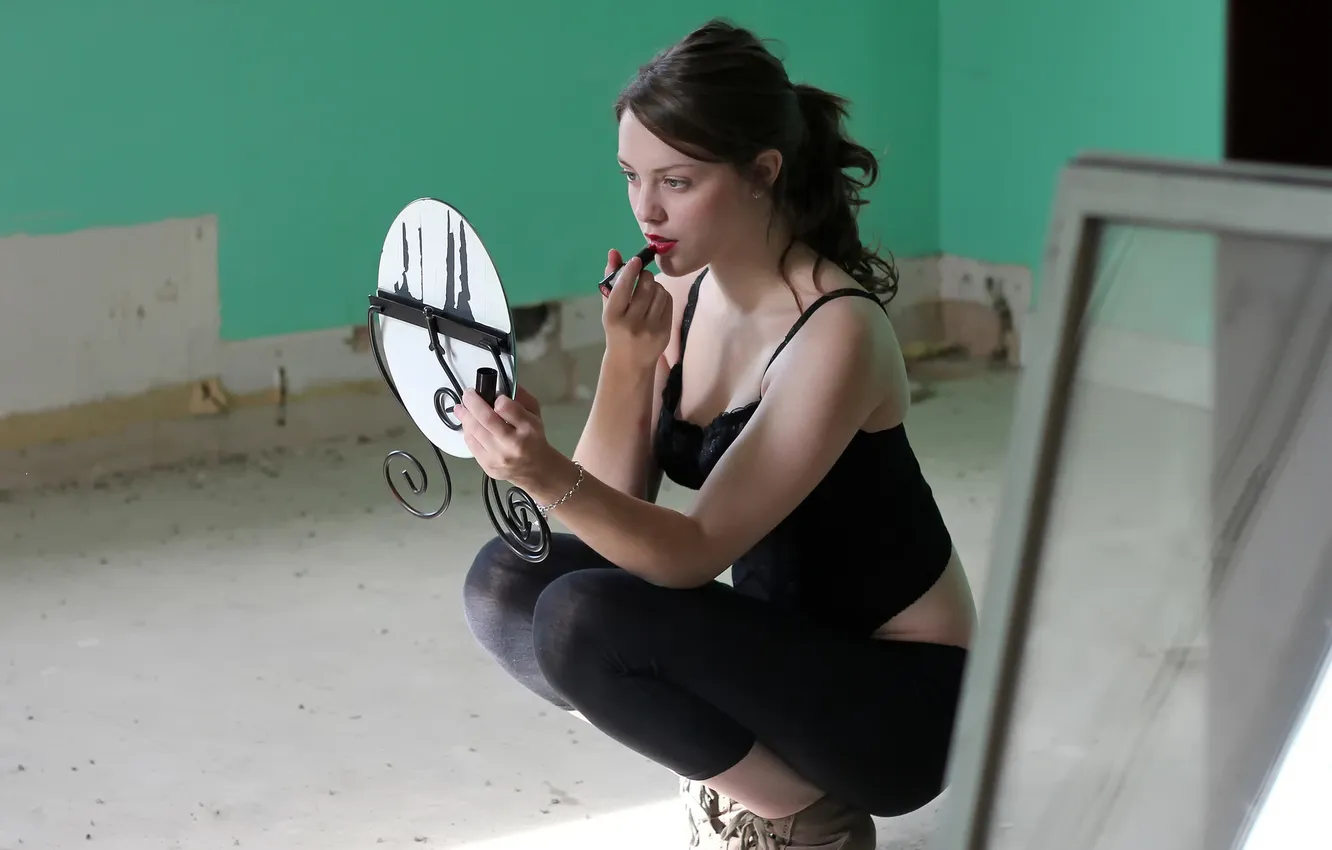 Photo wallpaper makeup, mirror, Imogen, scratched mirror